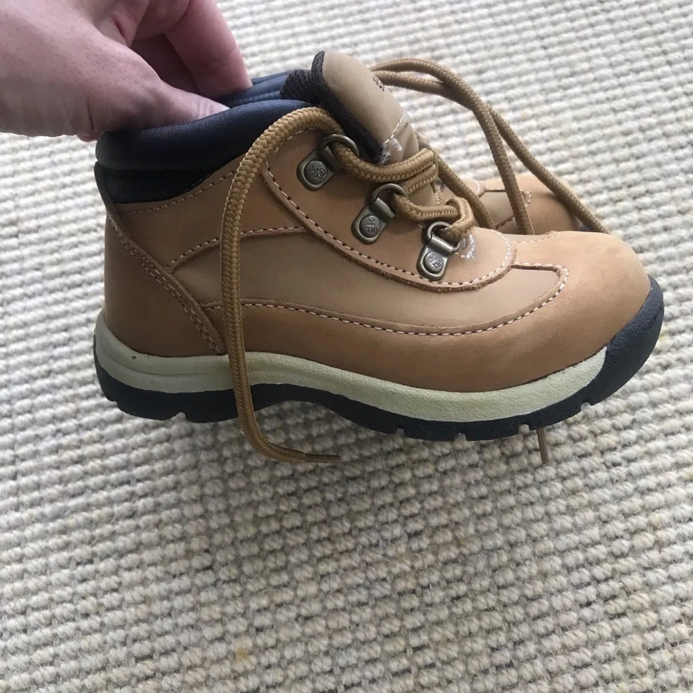 Boys shoes